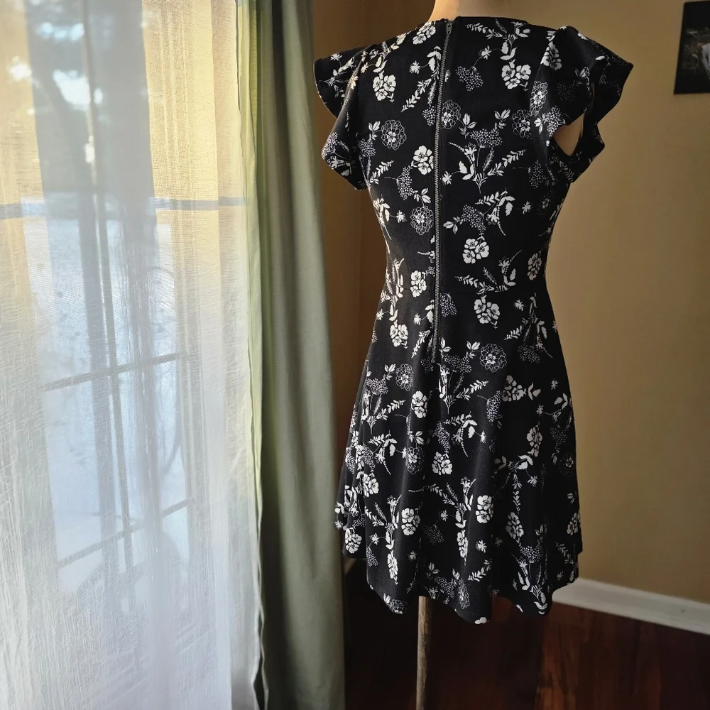 Xhilaration Black & White Floral Flutter Sleeve Dress (Medium) - Picture 6 of 9